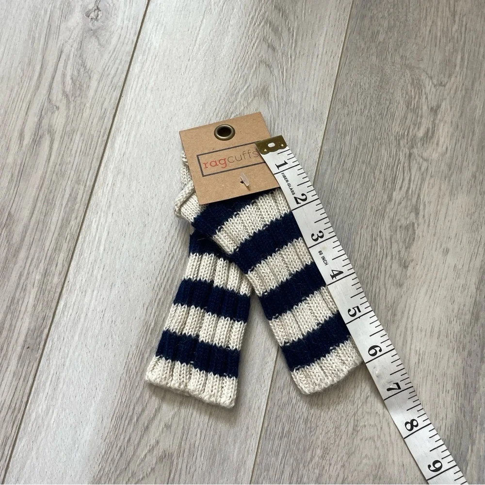 Ragcuffs Wrist Warmers NWT striped knit womens Cream Navy (one size) boho cozy